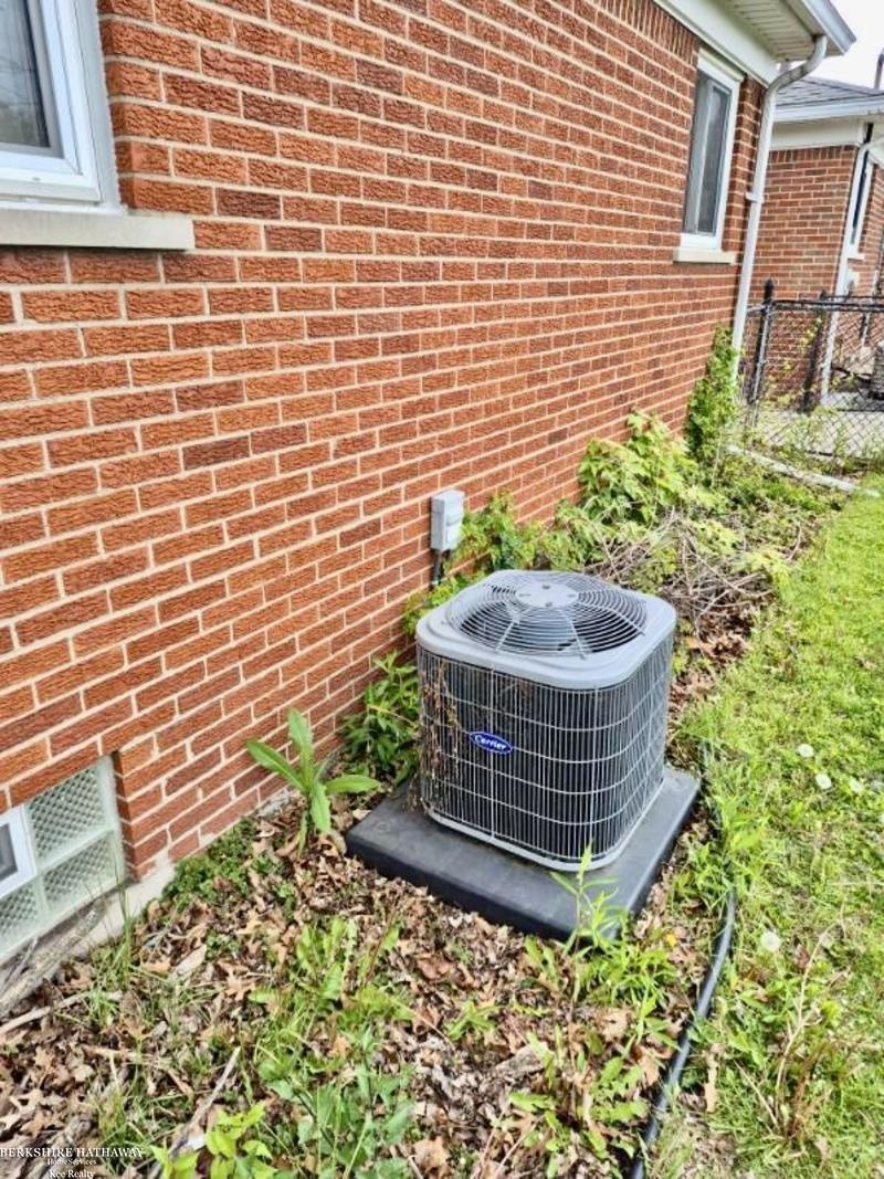 24524 Raven Avenue Eastpointe, MI 48021 - Photo 19 of 25