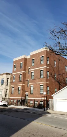 $3,700 | 3013 North Clybourn Avenue, Unit 3N, Chicago, IL 60618
