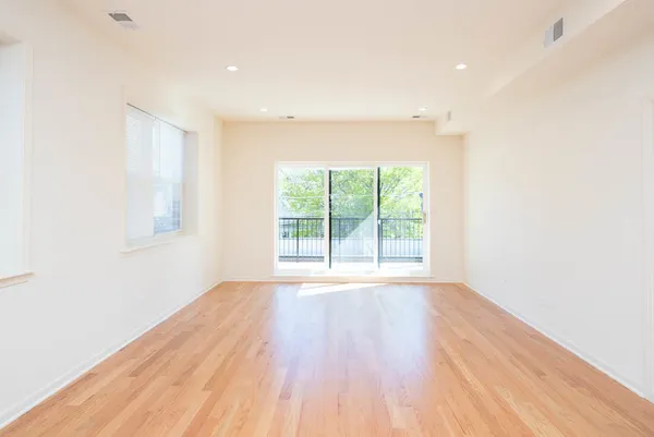 $3,700 | 3013 North Clybourn Avenue, Unit 3N, Chicago, IL 60618