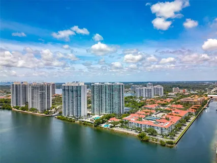 $4,295,000 | 3301 Northeast 183rd Street, Unit 3105/06, Aventura, FL 33160