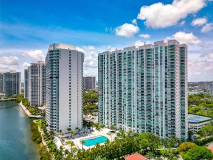 $4,295,000 | 3301 Northeast 183rd Street, Unit 3105/06, Aventura, FL 33160