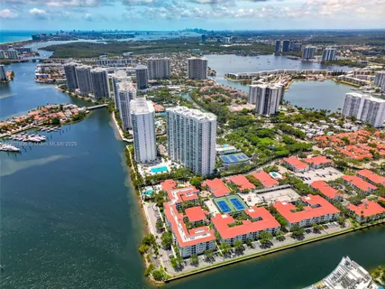 $4,295,000 | 3301 Northeast 183rd Street, Unit 3105/06, Aventura, FL 33160