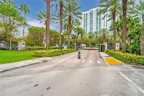 $4,295,000 | 3301 Northeast 183rd Street, Unit 3105/06, Aventura, FL 33160