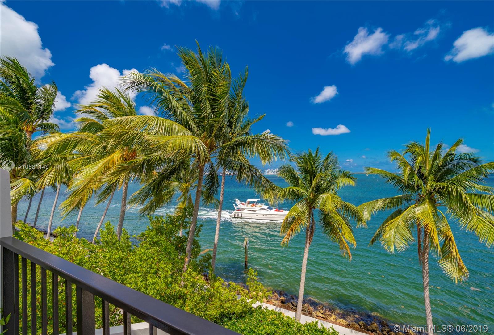 520 Brickell Key Drive, Unit ABH45 Miami, FL 33131 - Photo 3 of 27