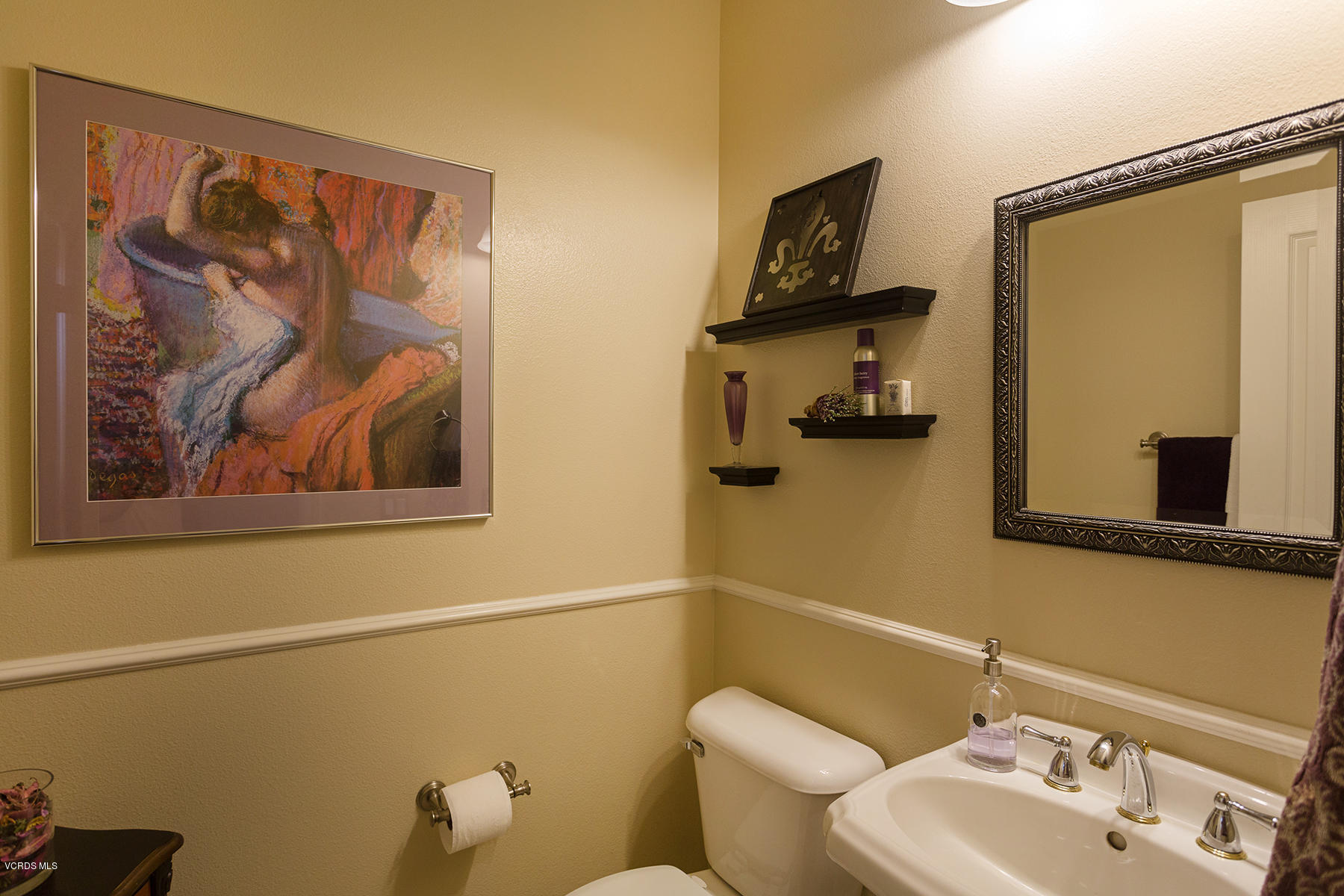 203 Knoll Ridge Road Simi Valley, CA 93065 - Photo 14 of 53 a bathroom with a toilet sink and mirror