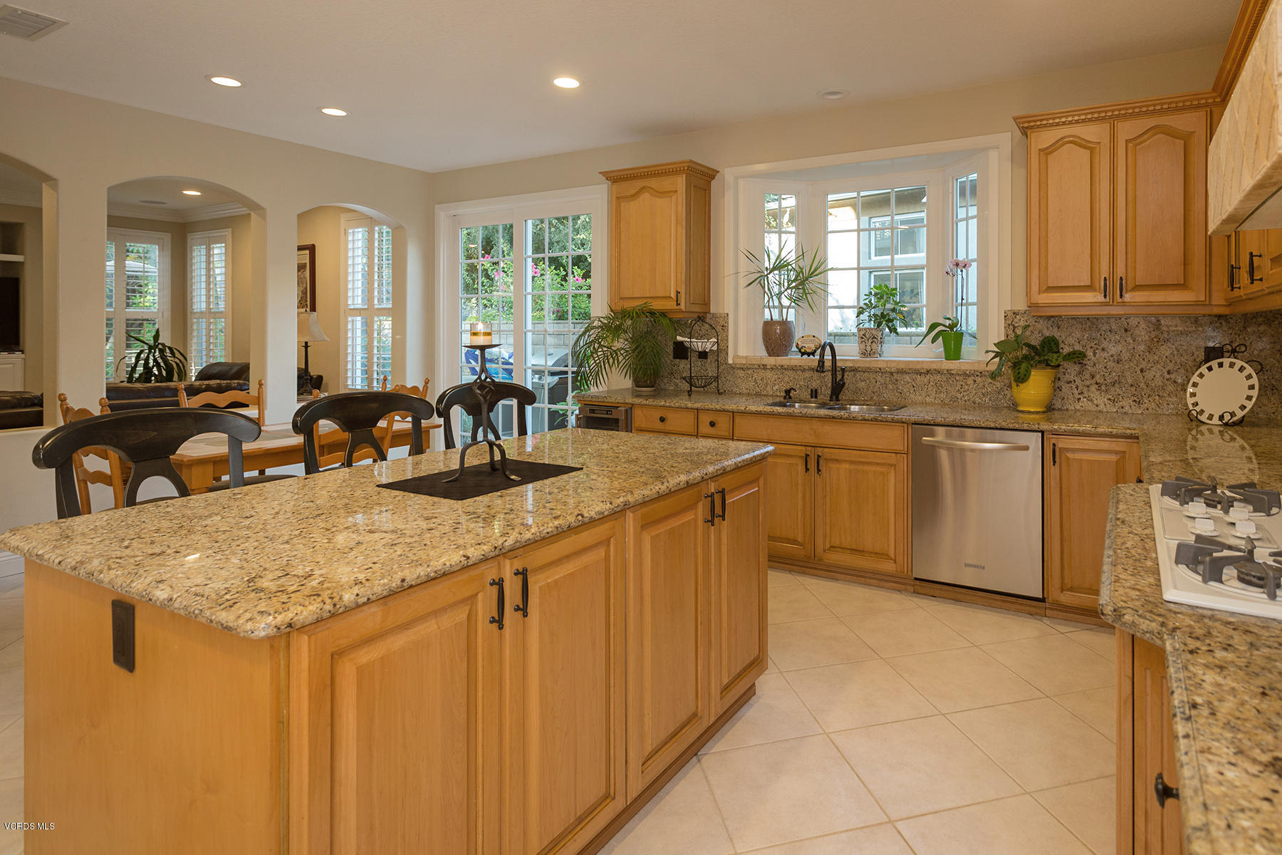 203 Knoll Ridge Road Simi Valley, CA 93065 - Photo 18 of 53 a kitchen with lots of counter top space