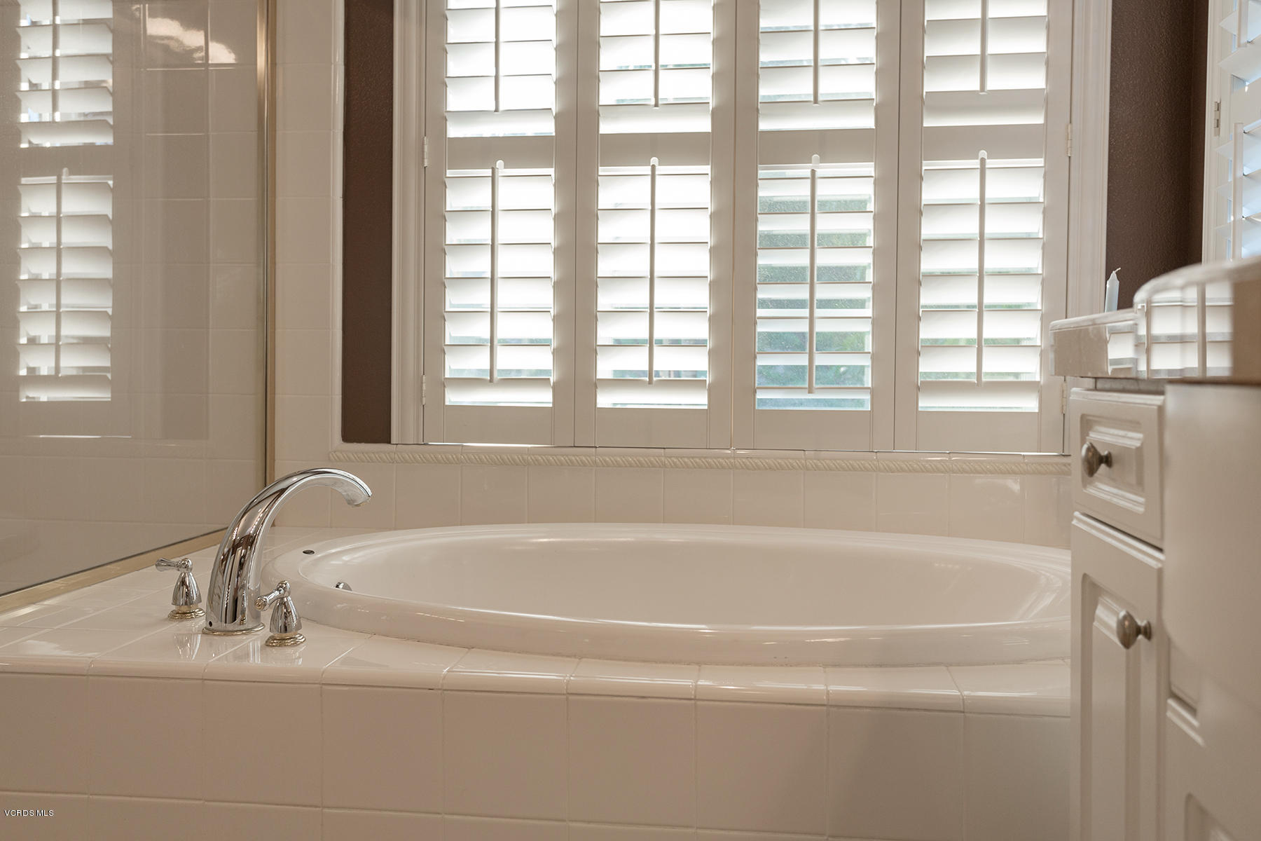 203 Knoll Ridge Road Simi Valley, CA 93065 - Photo 44 of 53 a white bath tub sitting next to a window