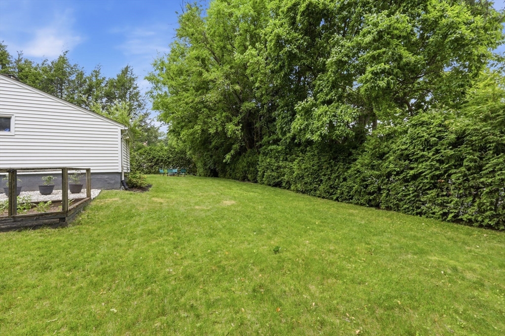75 Adrian Avenue West Springfield, MA 01089 - Photo 33 of 41