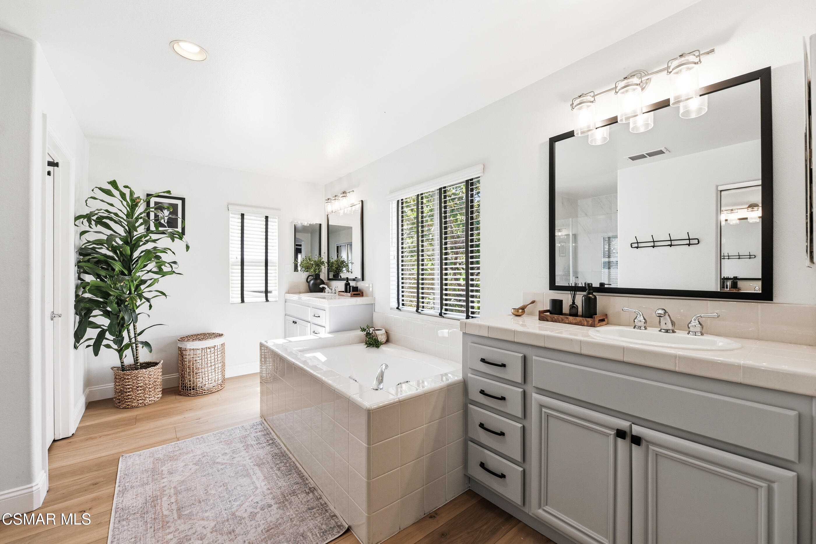 2529 Pathway Avenue Simi Valley, CA 93063 - Photo 29 of 49 2529 Pathway Ave Simi Valley-39