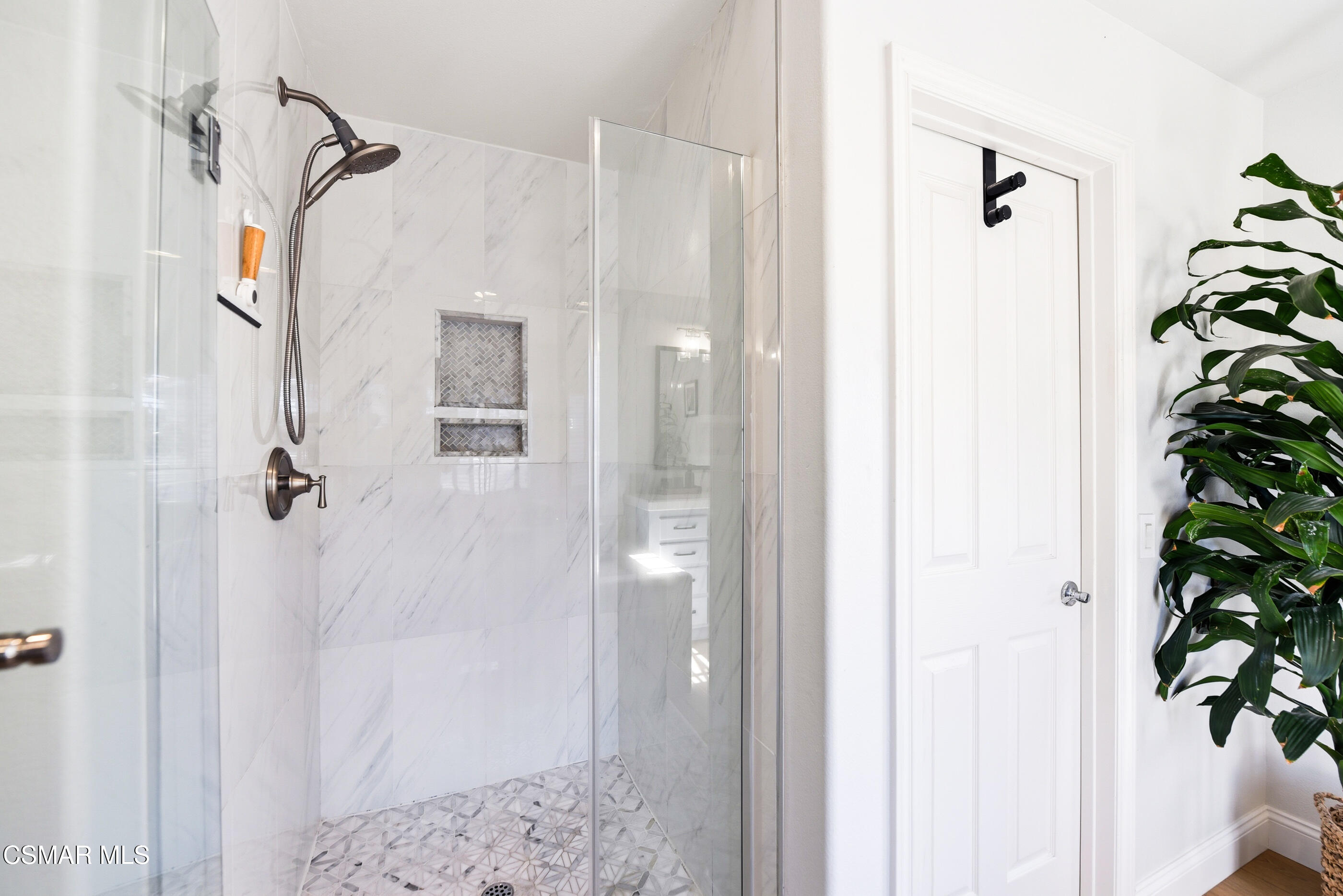 2529 Pathway Avenue Simi Valley, CA 93063 - Photo 32 of 49 2529 Pathway Ave Simi Valley-42