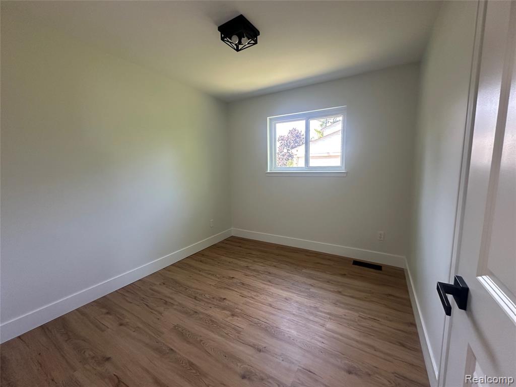 25274 Middlebelt Road Farmington Hills, MI 48336 - Photo 29 of 44