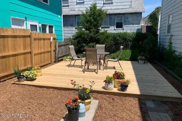 a view of entryway with gym equipment
