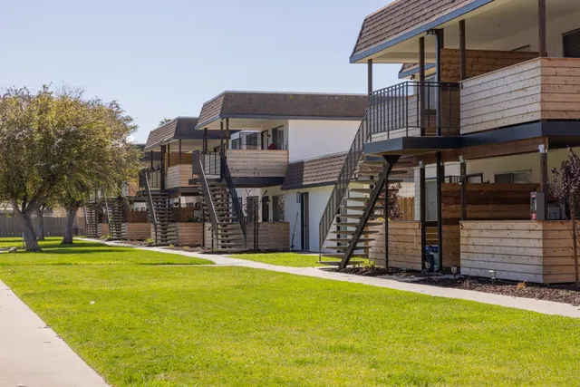 a view of a house with a backyard
