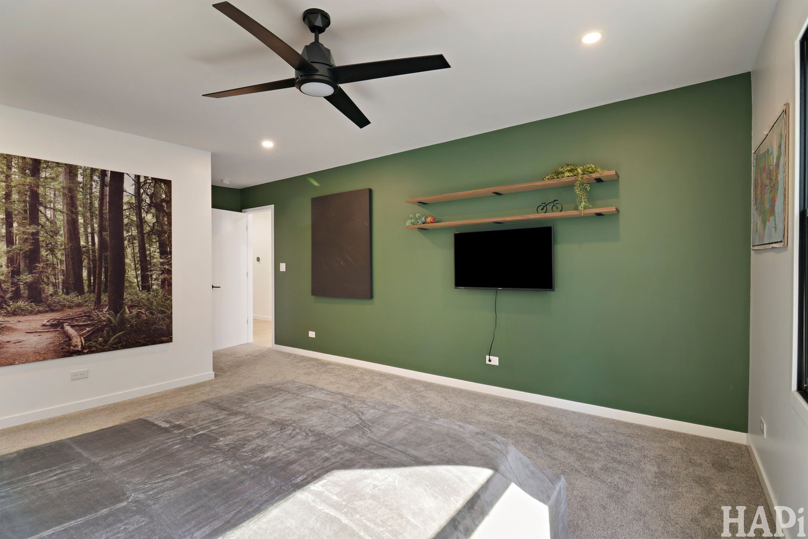 4321 West Lakewood Road McHenry, IL 60050 - Photo 18 of 51 a view of a livingroom with a ceiling fan and window