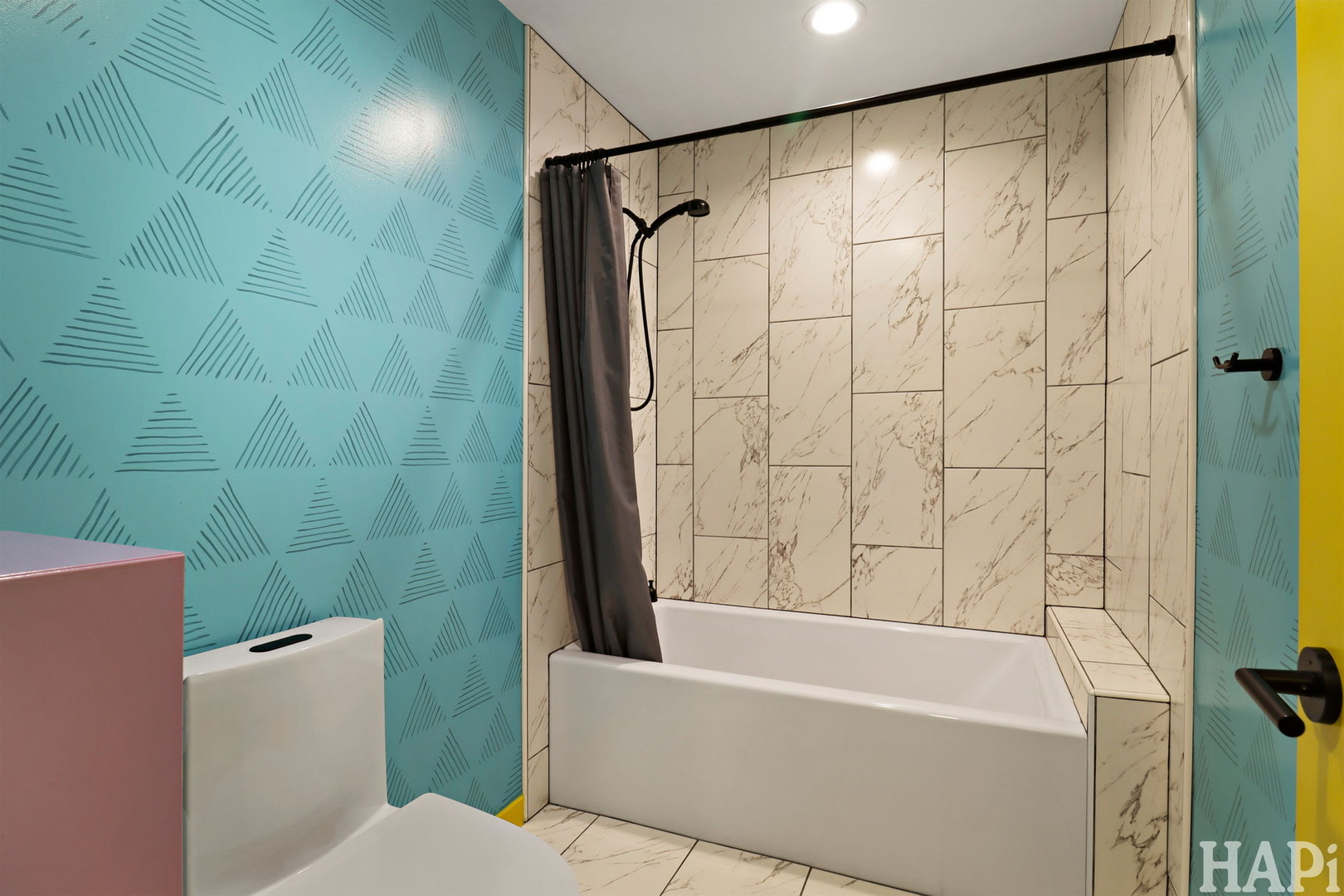 4321 West Lakewood Road McHenry, IL 60050 - Photo 31 of 51 a bathroom with a toilet and a bathtub