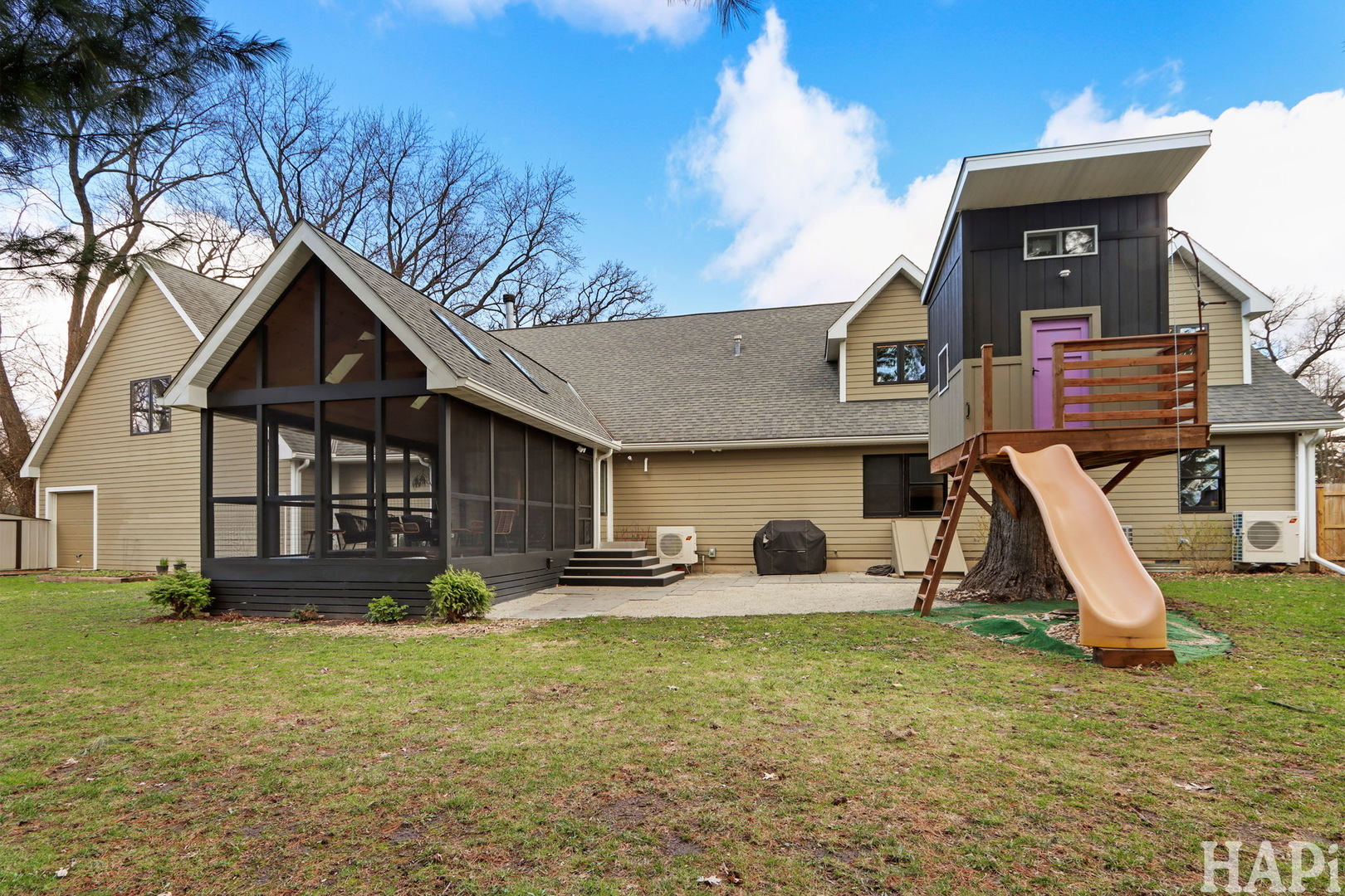 4321 West Lakewood Road McHenry, IL 60050 - Photo 40 of 51 a front view of a house with garden
