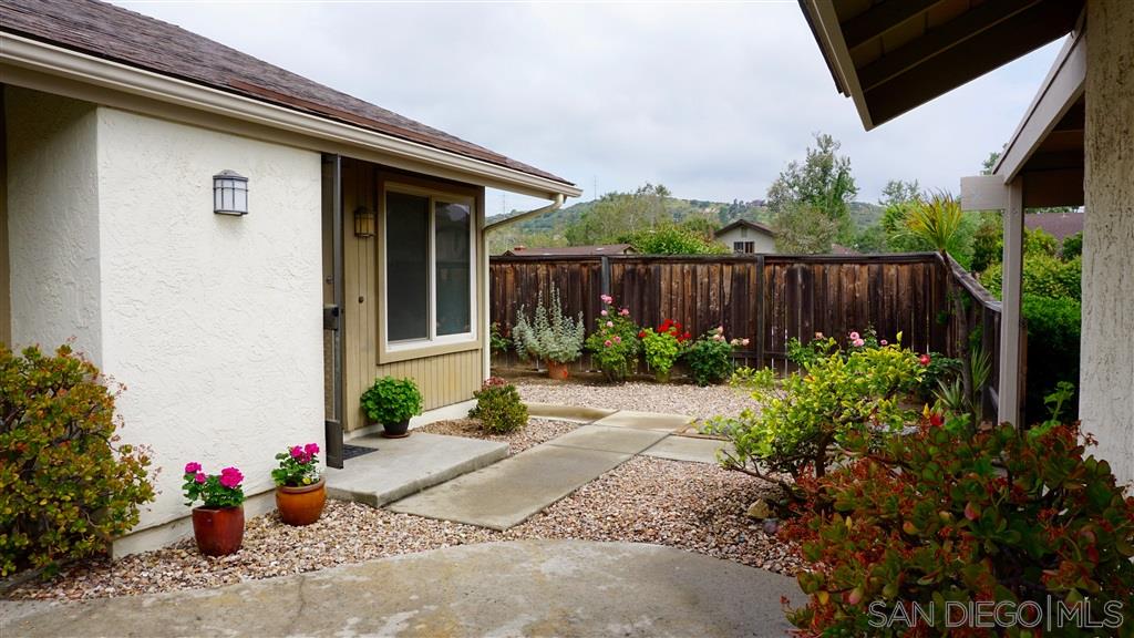 2141 Ridgeview Place Escondido, CA 92026 - Photo 3 of 15