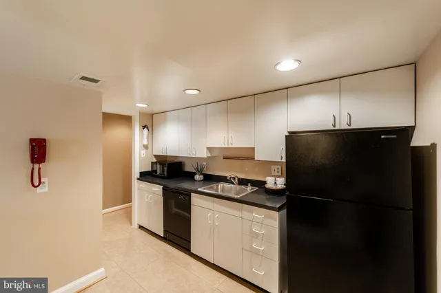 $2,550 | 1408 Hopkins Street Northwest, Unit B, Washington, DC 20036