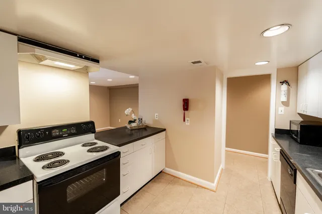 $2,550 | 1408 Hopkins Street Northwest, Unit B, Washington, DC 20036