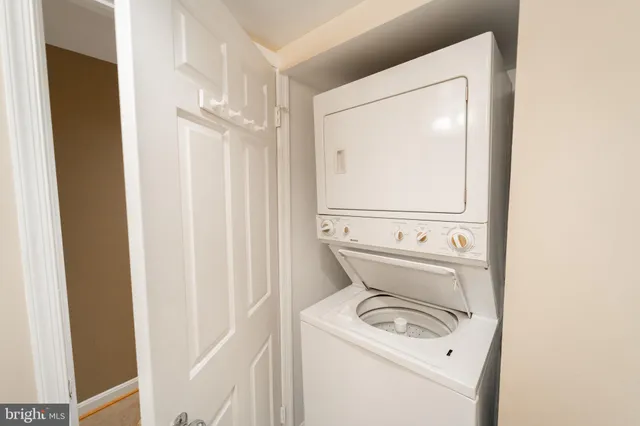 $2,550 | 1408 Hopkins Street Northwest, Unit B, Washington, DC 20036