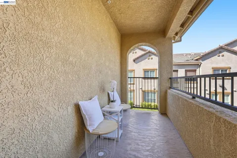 $325,000 | 5350 Dunlay Drive, Unit 412, Sacramento, CA 95835