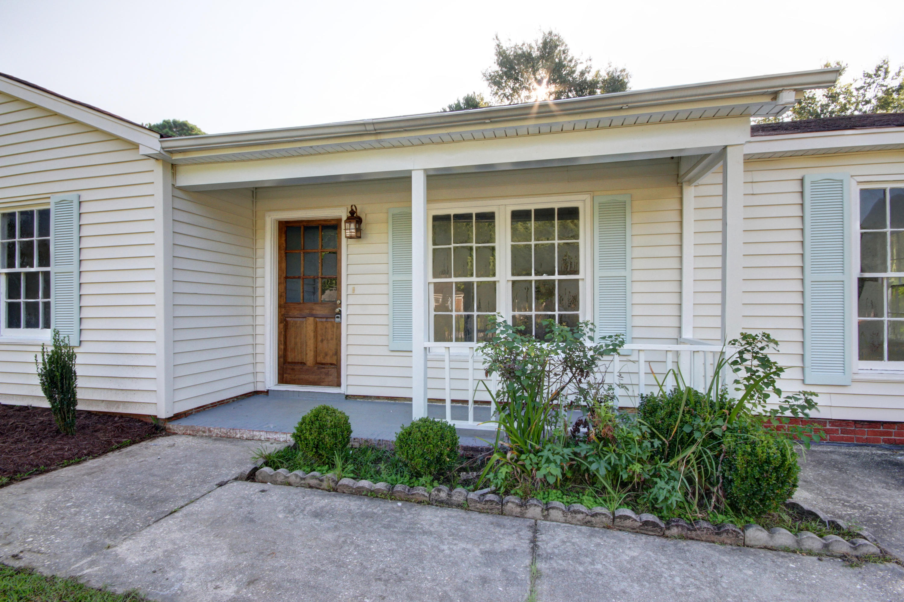7650 Chippendale Road North Charleston, SC 29420 - Photo 3 of 24 7650 Chippendale_Front Porch