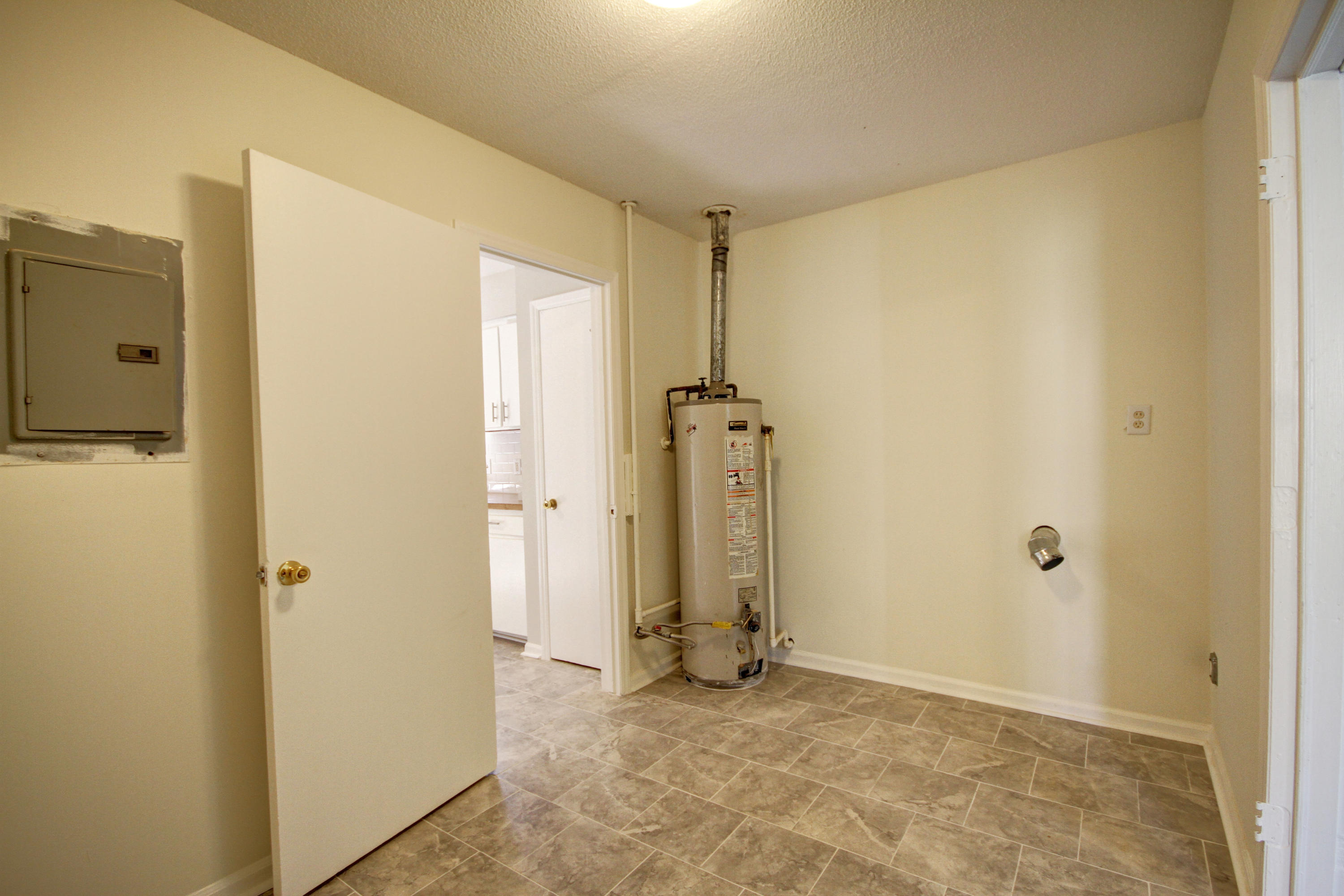 7650 Chippendale Road North Charleston, SC 29420 - Photo 22 of 24 7650 Chippendale_Utility Room 1