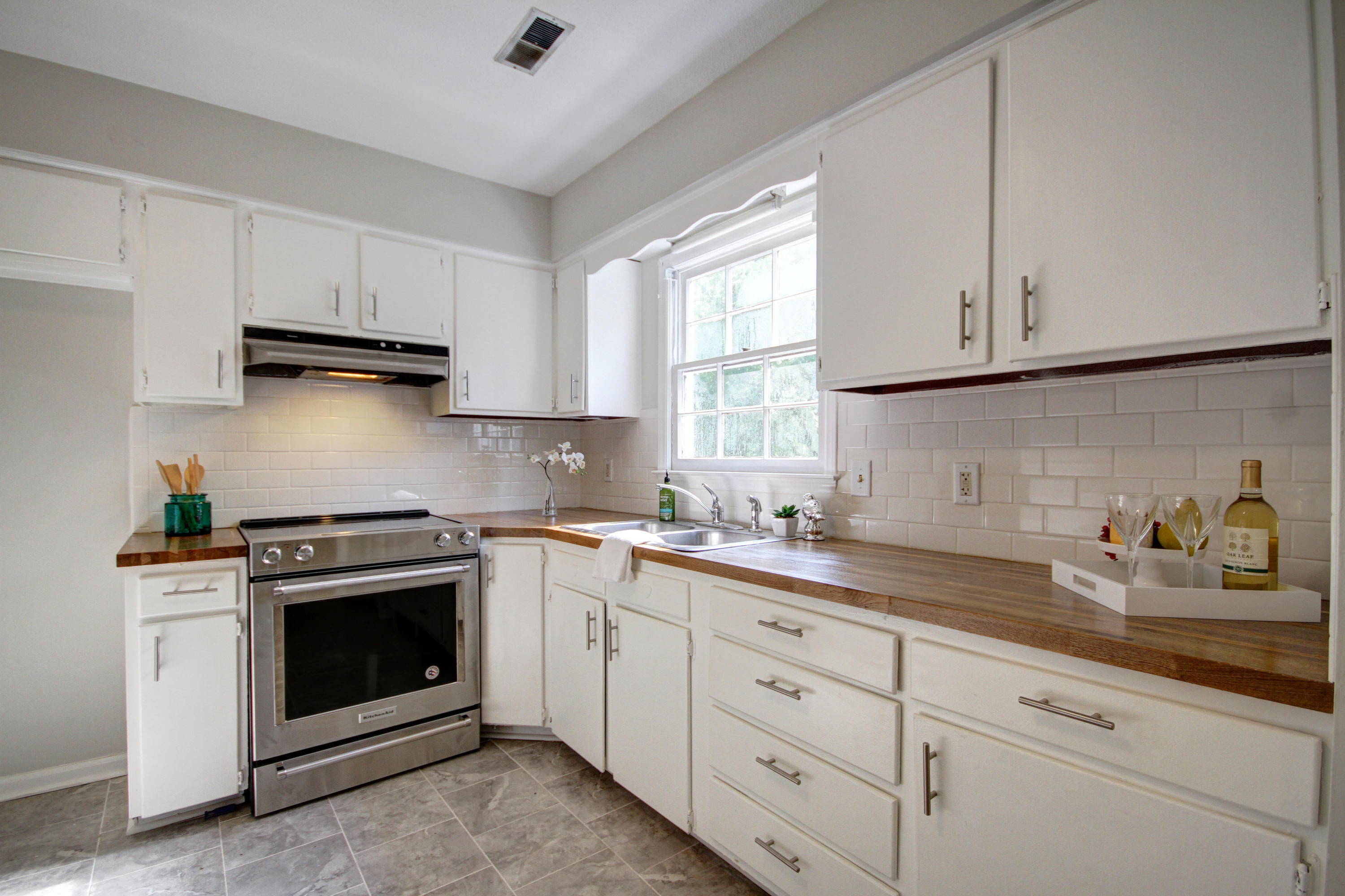 7650 Chippendale Road North Charleston, SC 29420 - Photo 8 of 24 7650 Chippendale_Kitchen