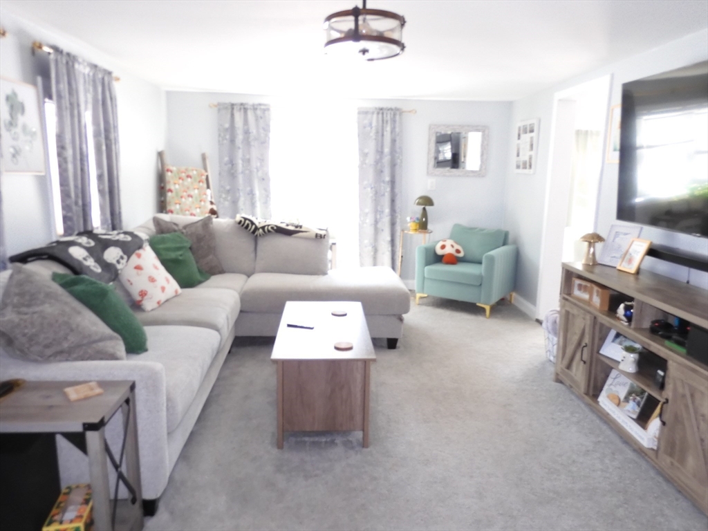 19 South Hunt Road Amesbury, MA 01913 - Photo 2 of 29