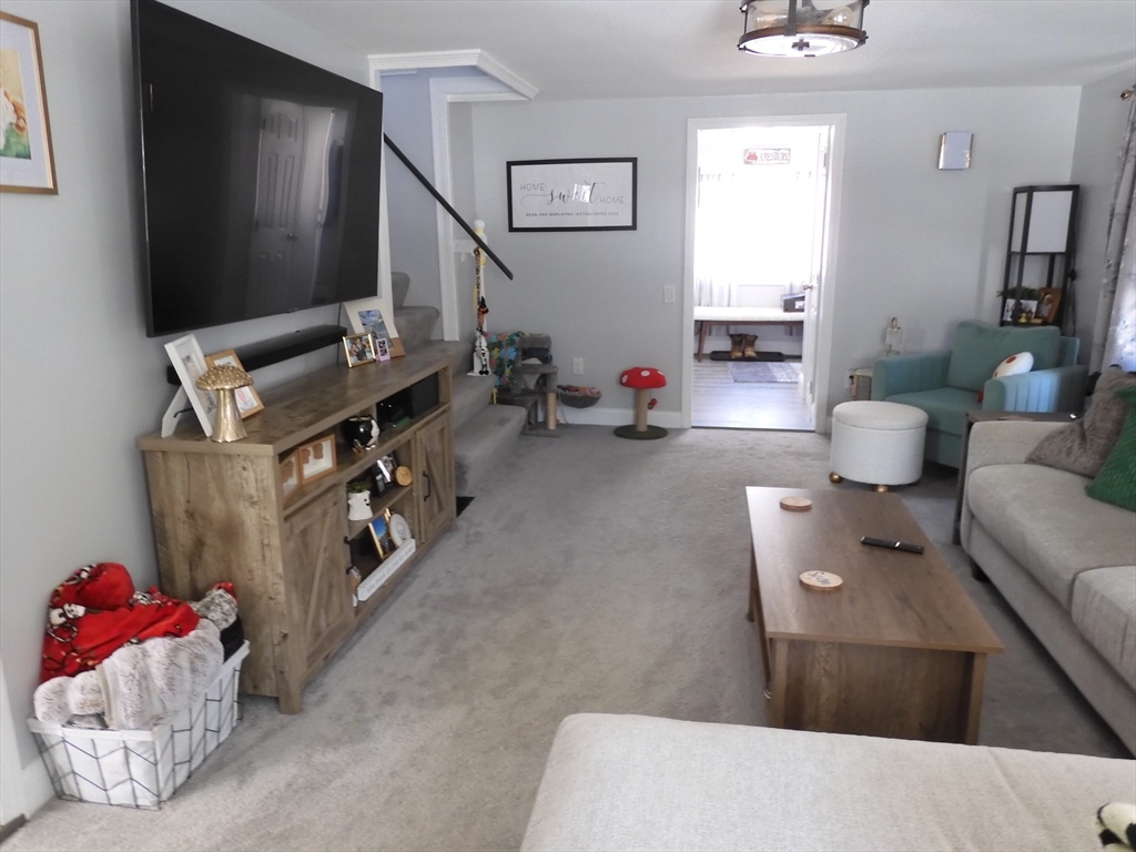 19 South Hunt Road Amesbury, MA 01913 - Photo 3 of 29