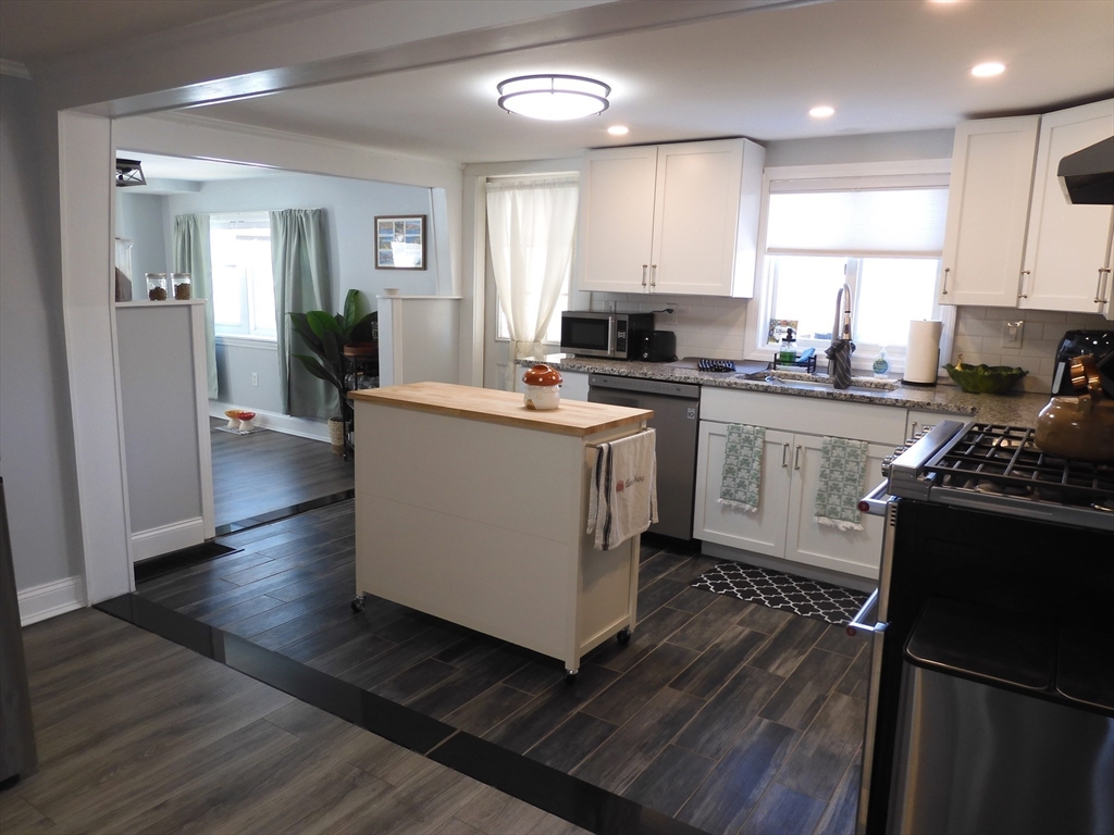 19 South Hunt Road Amesbury, MA 01913 - Photo 4 of 29