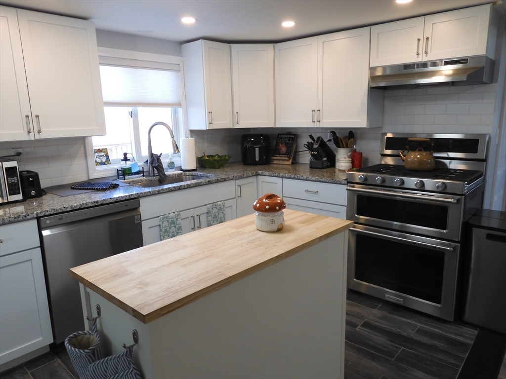 19 South Hunt Road Amesbury, MA 01913 - Photo 5 of 29