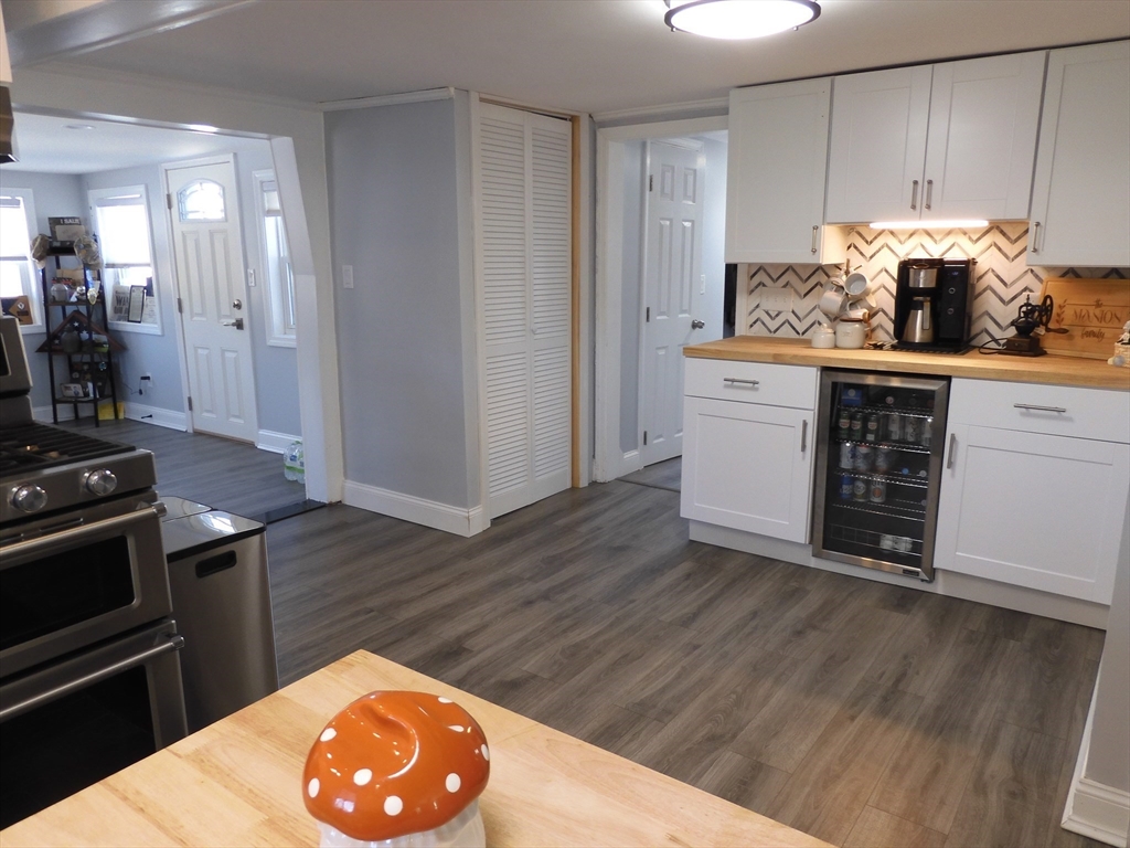 19 South Hunt Road Amesbury, MA 01913 - Photo 7 of 29