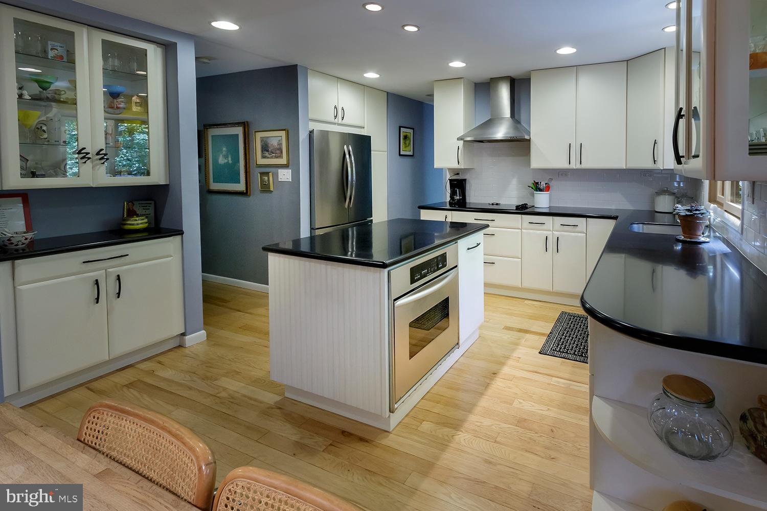 32 Summit Pass Medford, NJ 08055 - Photo 15 of 34 Island work area with built in oven