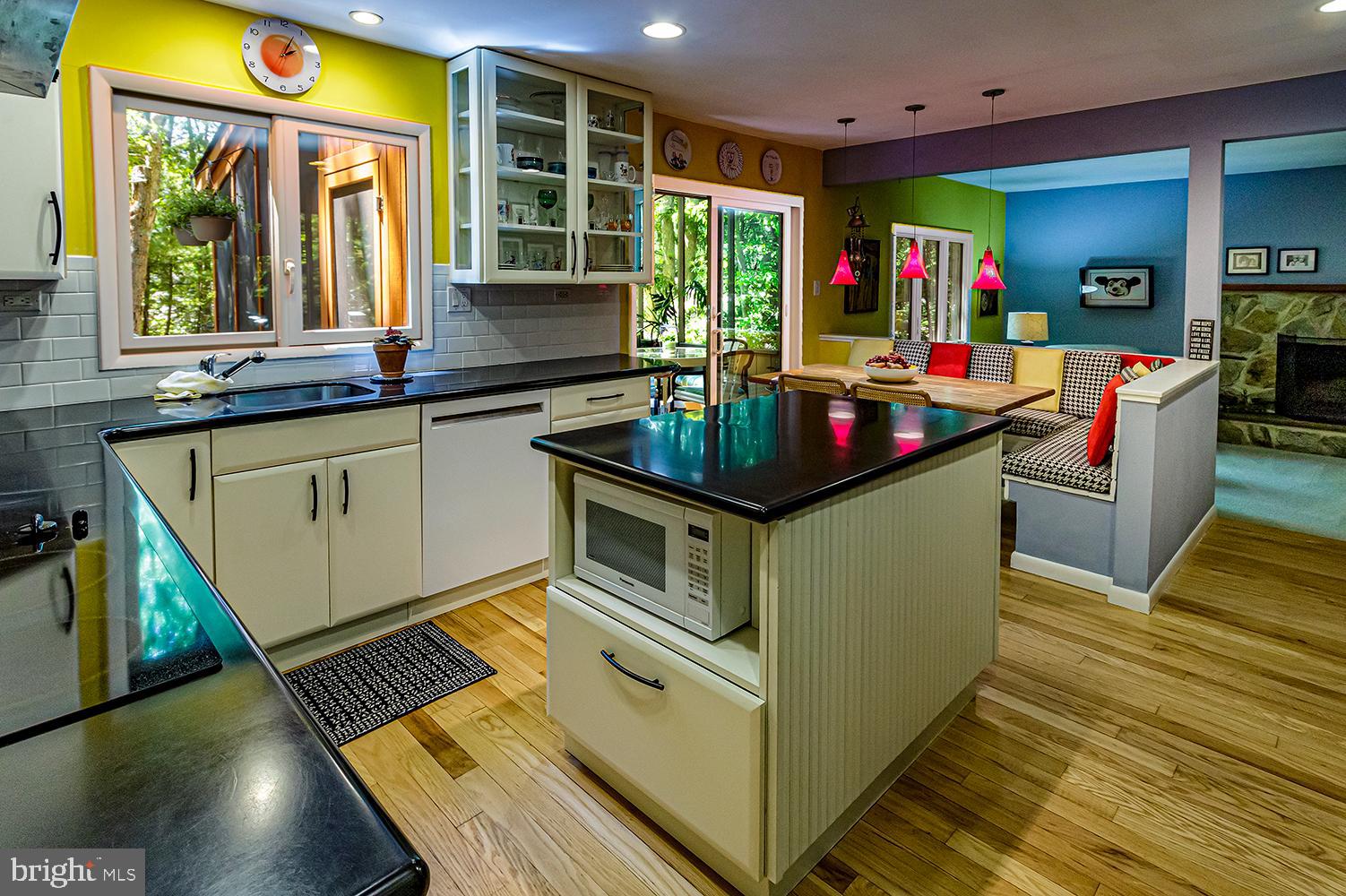32 Summit Pass Medford, NJ 08055 - Photo 16 of 34 Quartz counters and ceramic backsplash