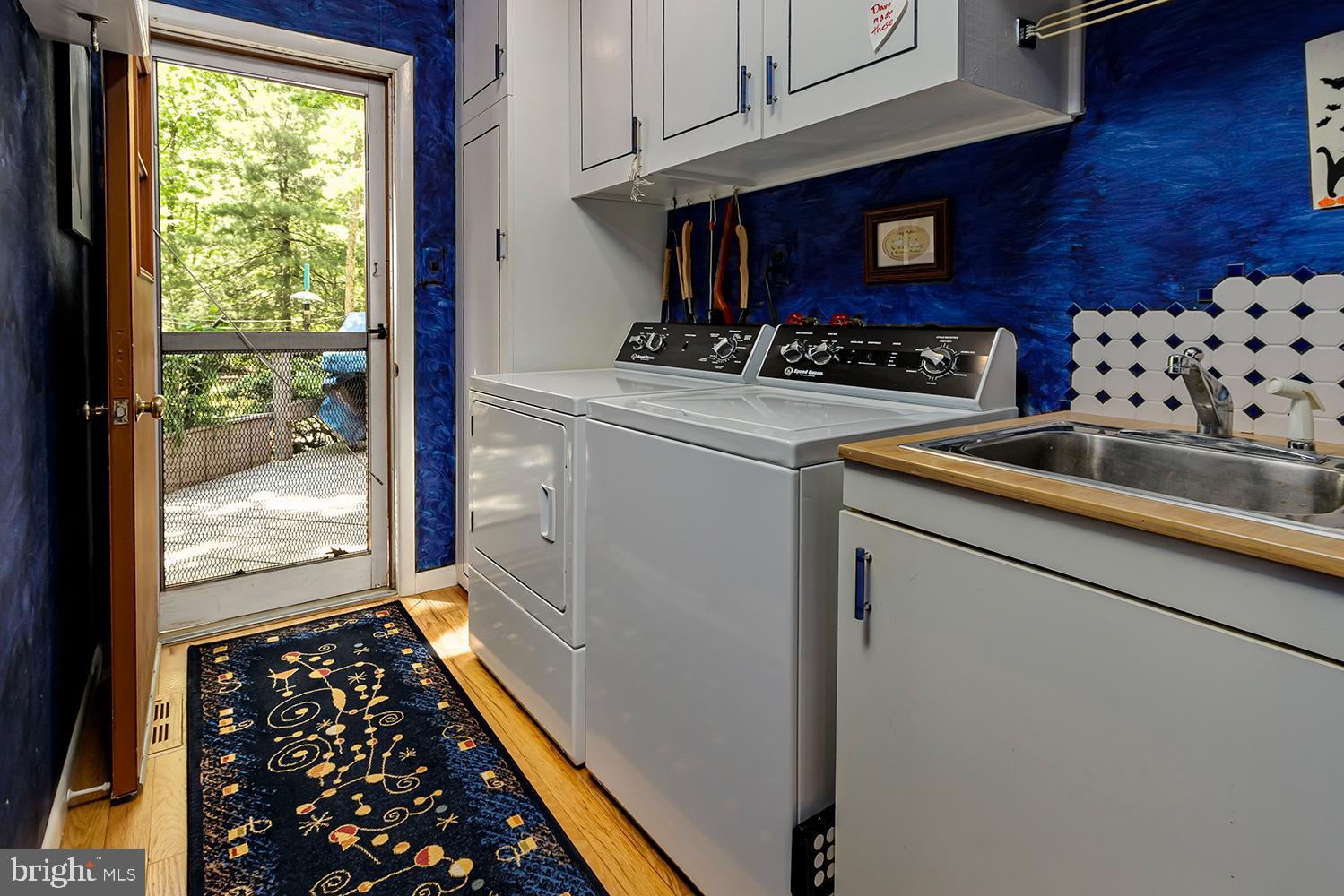 32 Summit Pass Medford, NJ 08055 - Photo 20 of 34 Main floor laundry room with access to backyard