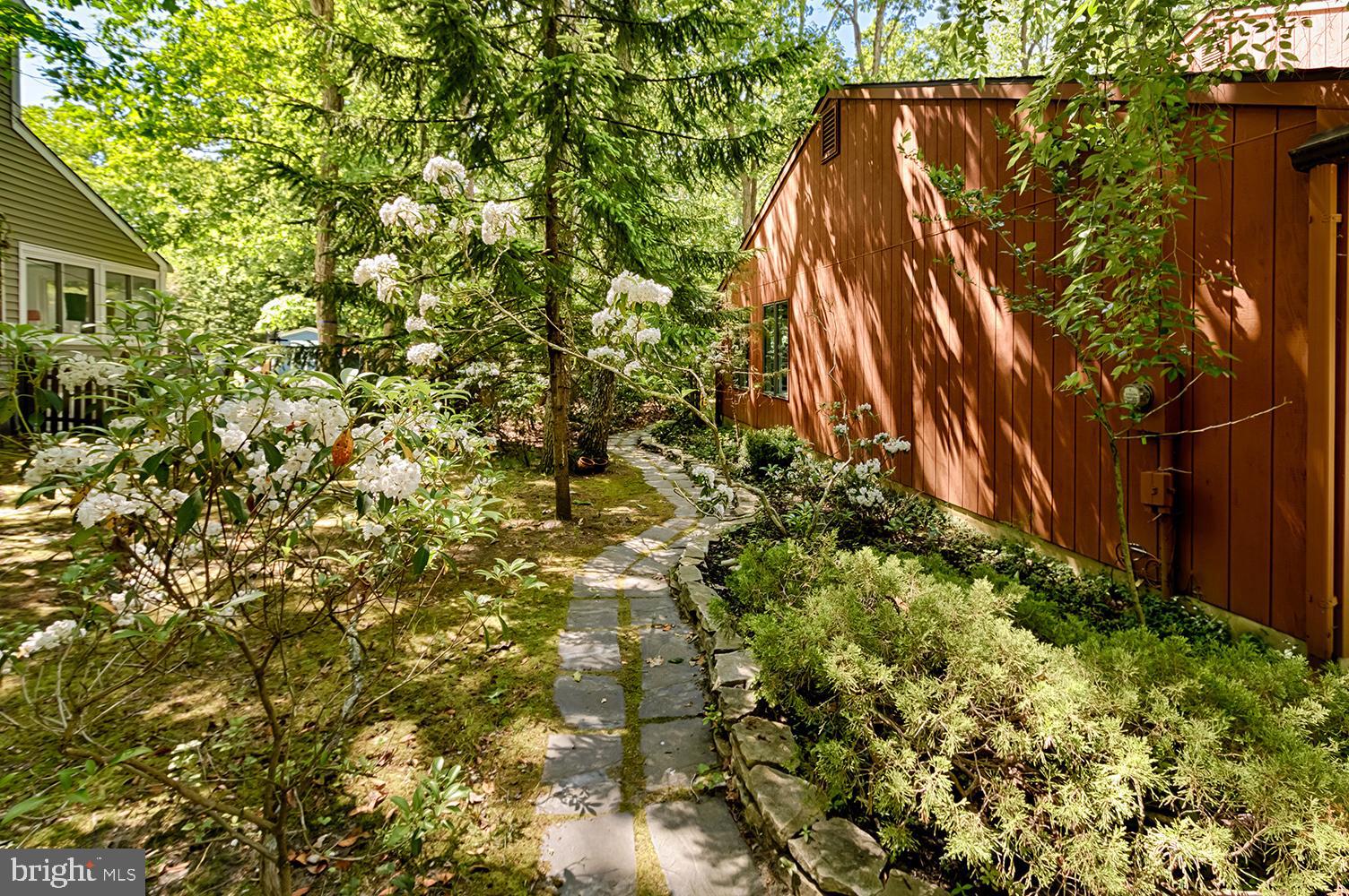 32 Summit Pass Medford, NJ 08055 - Photo 28 of 34 Pathway leading to the backyard