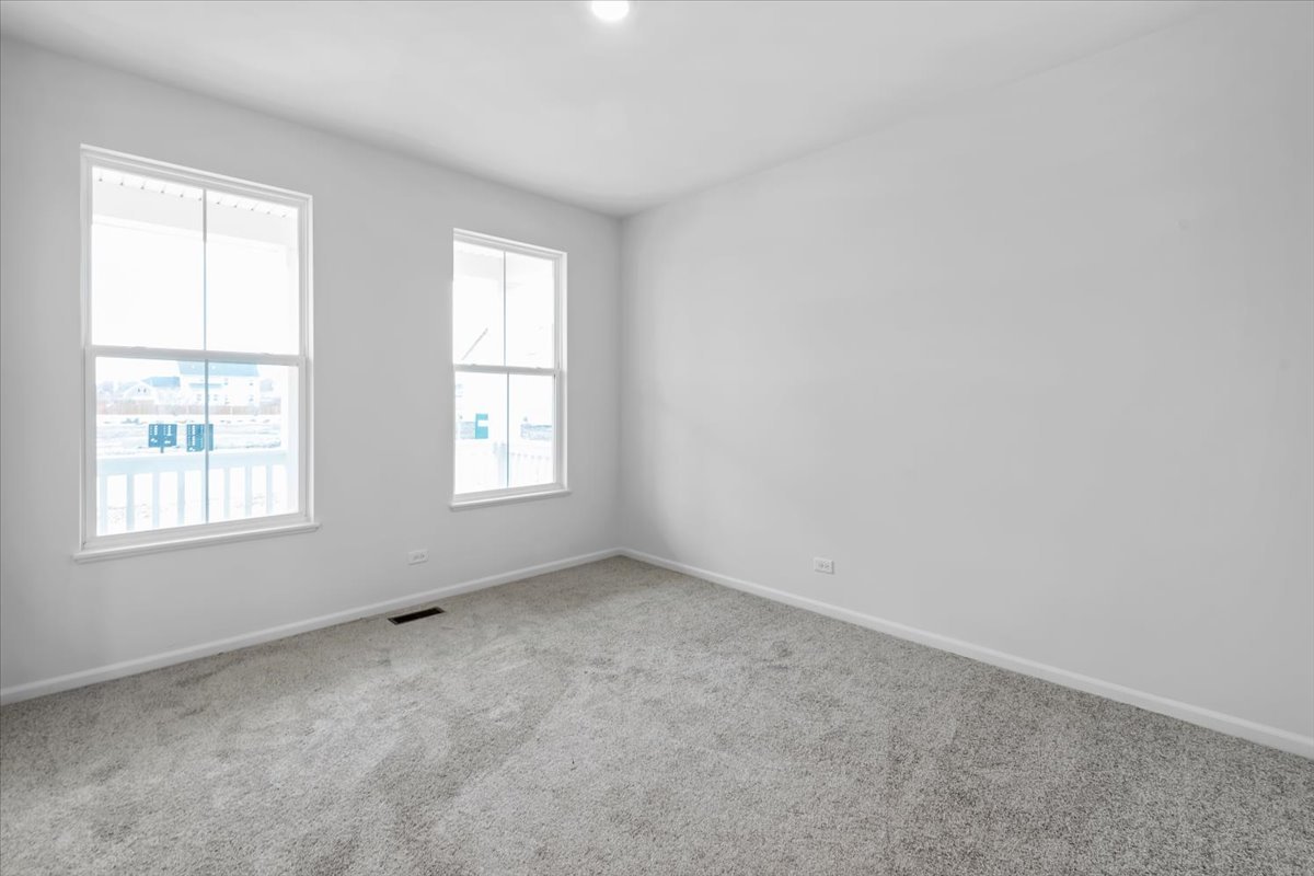 87 Hedgerow Drive Elgin, IL 60124 - Photo 17 of 52 an empty room with a window