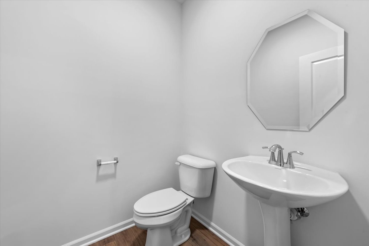 87 Hedgerow Drive Elgin, IL 60124 - Photo 19 of 52 a bathroom with toilet sink and mirror
