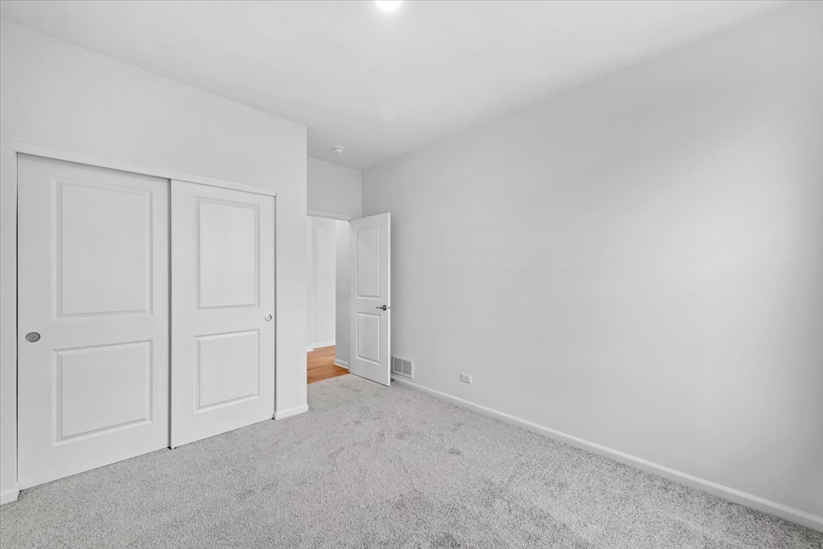 87 Hedgerow Drive Elgin, IL 60124 - Photo 21 of 52 a view of an empty room