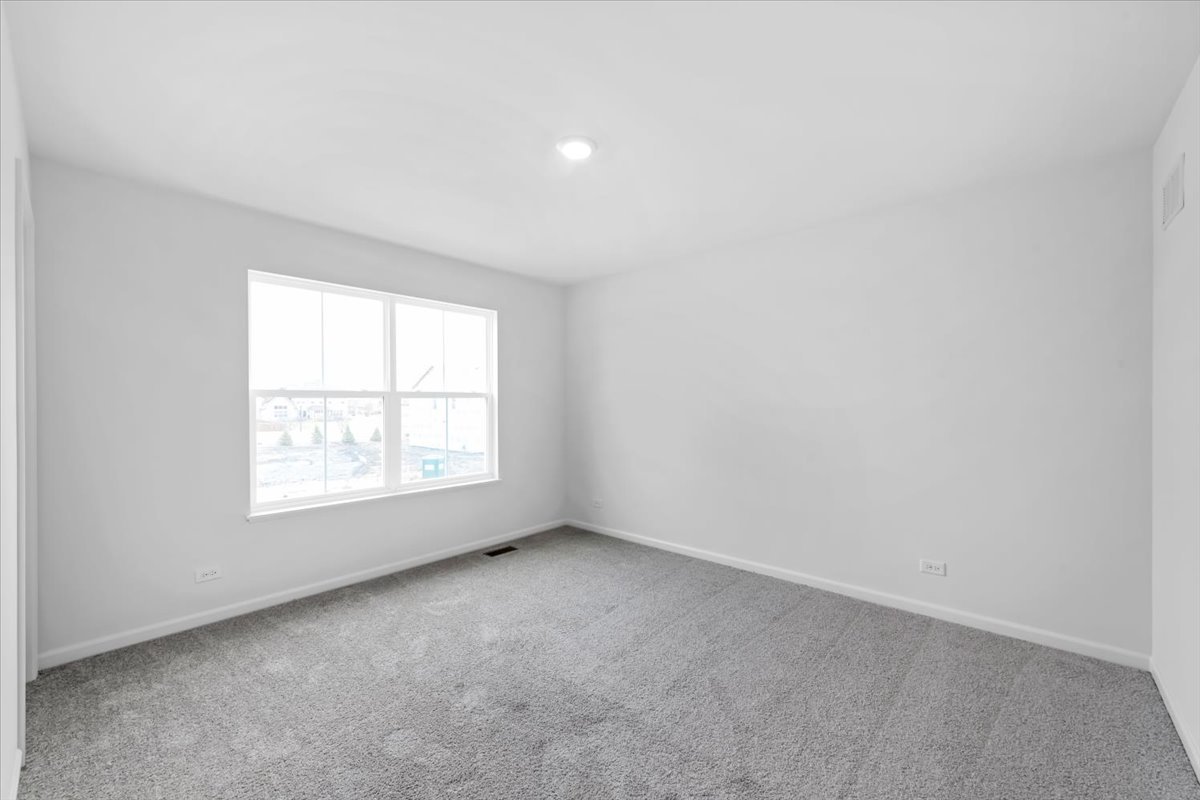 87 Hedgerow Drive Elgin, IL 60124 - Photo 22 of 52 an empty room with a window
