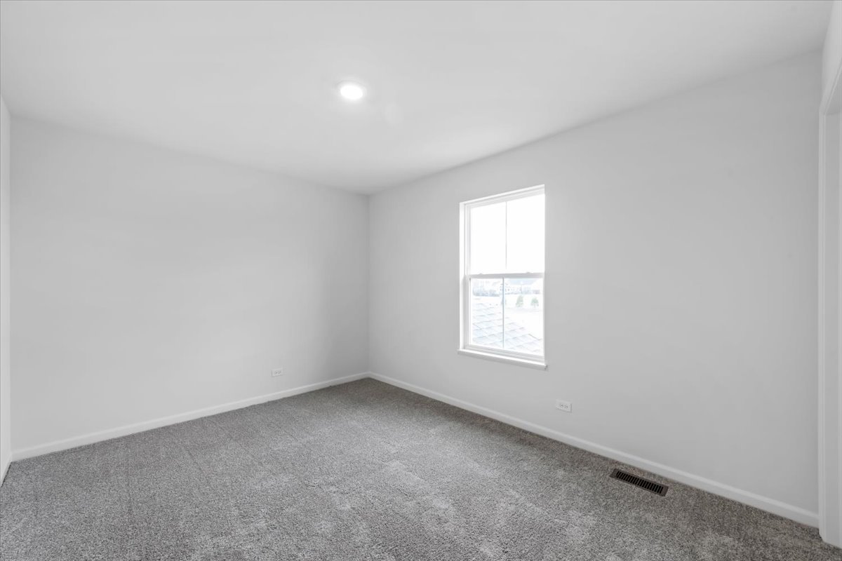 87 Hedgerow Drive Elgin, IL 60124 - Photo 24 of 52 an empty room with a window