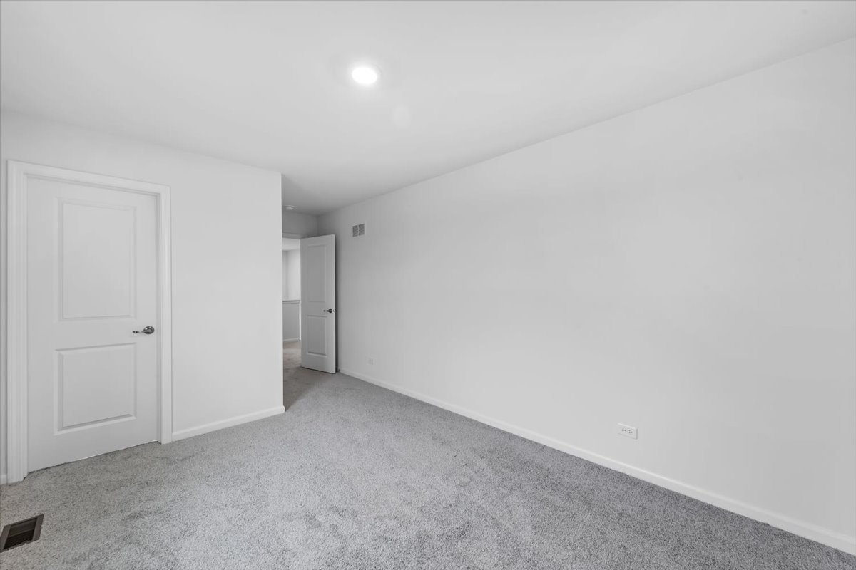 87 Hedgerow Drive Elgin, IL 60124 - Photo 25 of 52 a view of an empty room