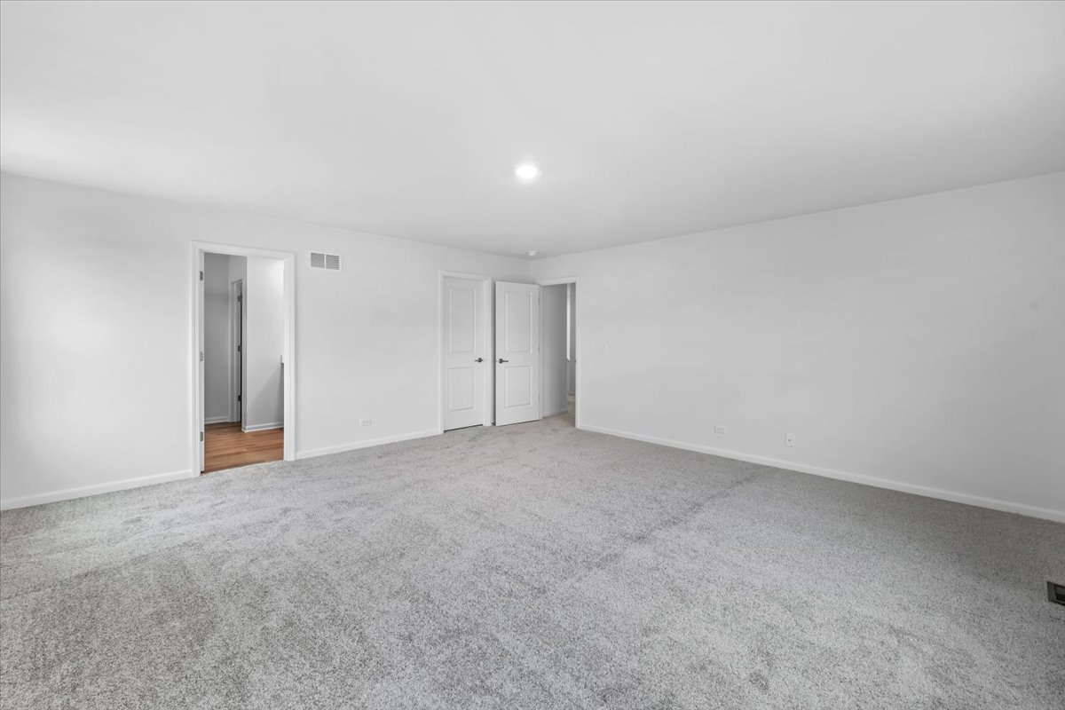 87 Hedgerow Drive Elgin, IL 60124 - Photo 29 of 52 a view of an empty room