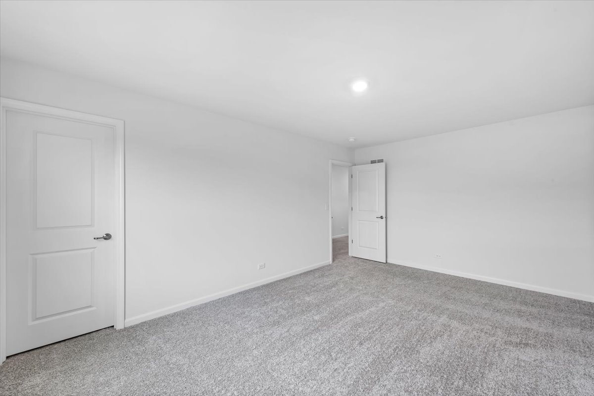 87 Hedgerow Drive Elgin, IL 60124 - Photo 33 of 52 a view of an empty room