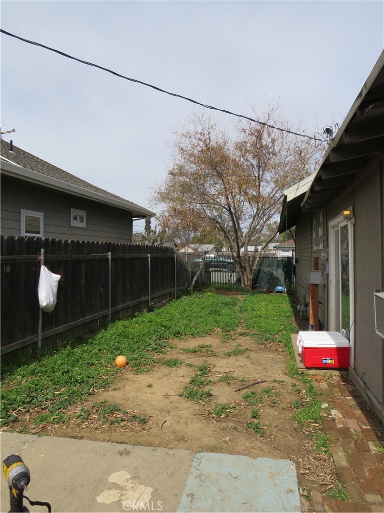 312 West Cedar Street Willows, CA 95988 - Photo 20 of 21 a backyard of a house with lots of green space