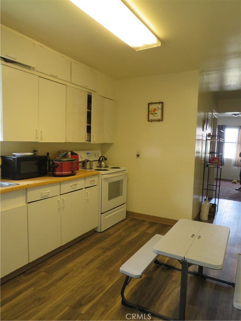 312 West Cedar Street Willows, CA 95988 - Photo 10 of 21 a kitchen with a sink and cabinets