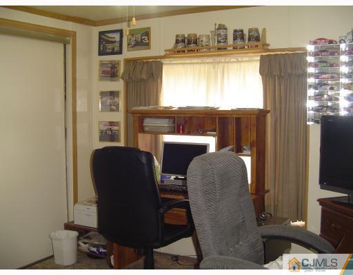17 Poe Road North Brunswick, NJ 08902 - Photo 8 of 10