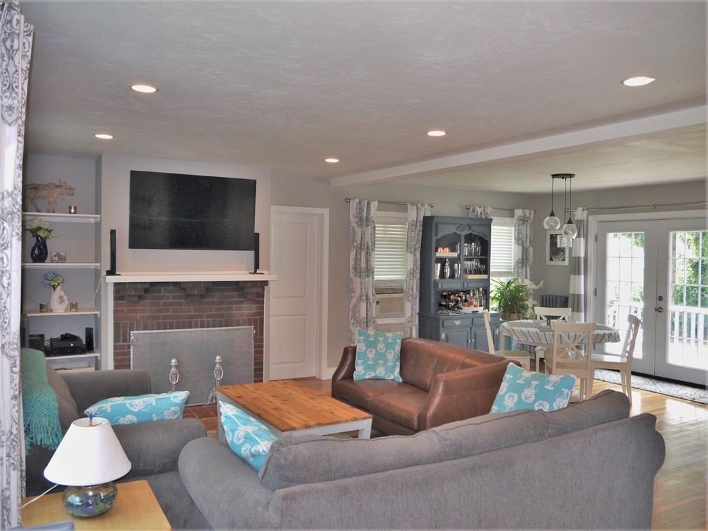 42 Endicott Road Stoneham, MA 02180 - Photo 3 of 19 Gallery Image 3