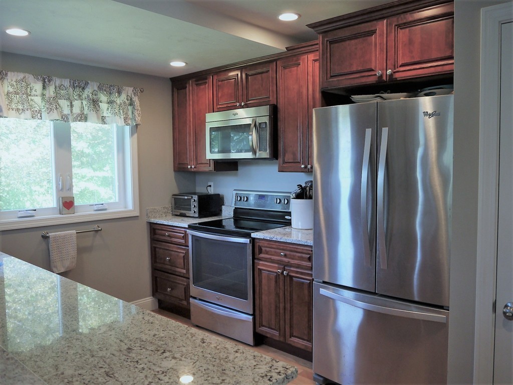 42 Endicott Road Stoneham, MA 02180 - Photo 6 of 19 Gallery Image 6
